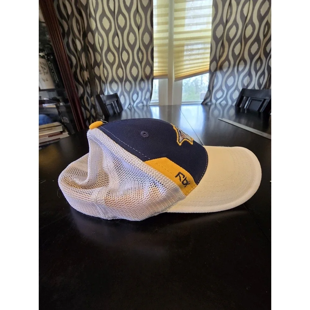 Reebok Kids OSFM Nashville Predators Trucker Hat Navy Yellow Mesh NHL Cap